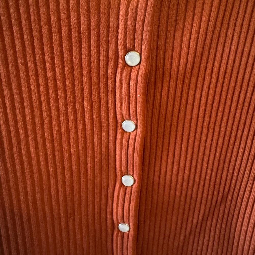 Levi's Women's Rust Ribbed Button-Up Crop Top - Picture 4 of 4